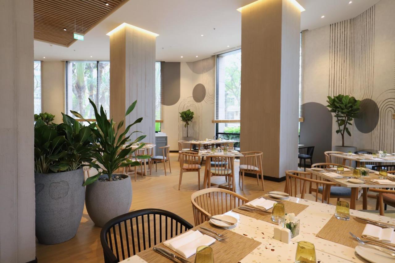 Melia Hanoi Exteriör bild The interior of the restaurant