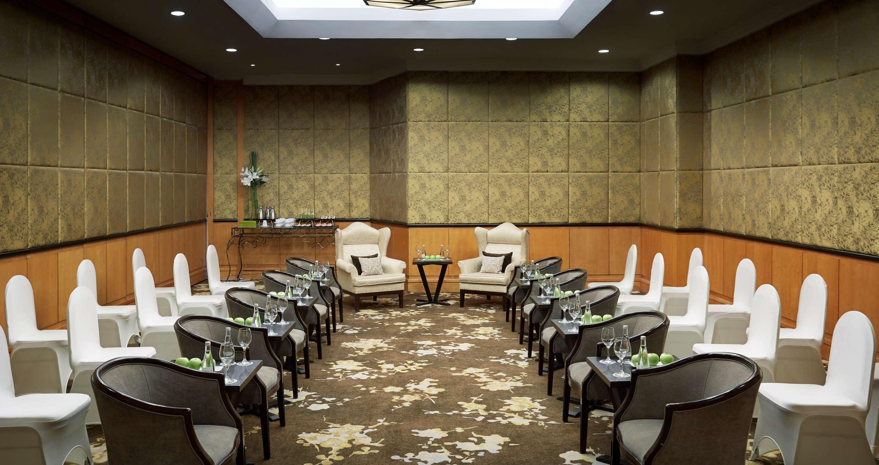 Melia Hanoi Exteriör bild The Club at Ben Gurion Airport
