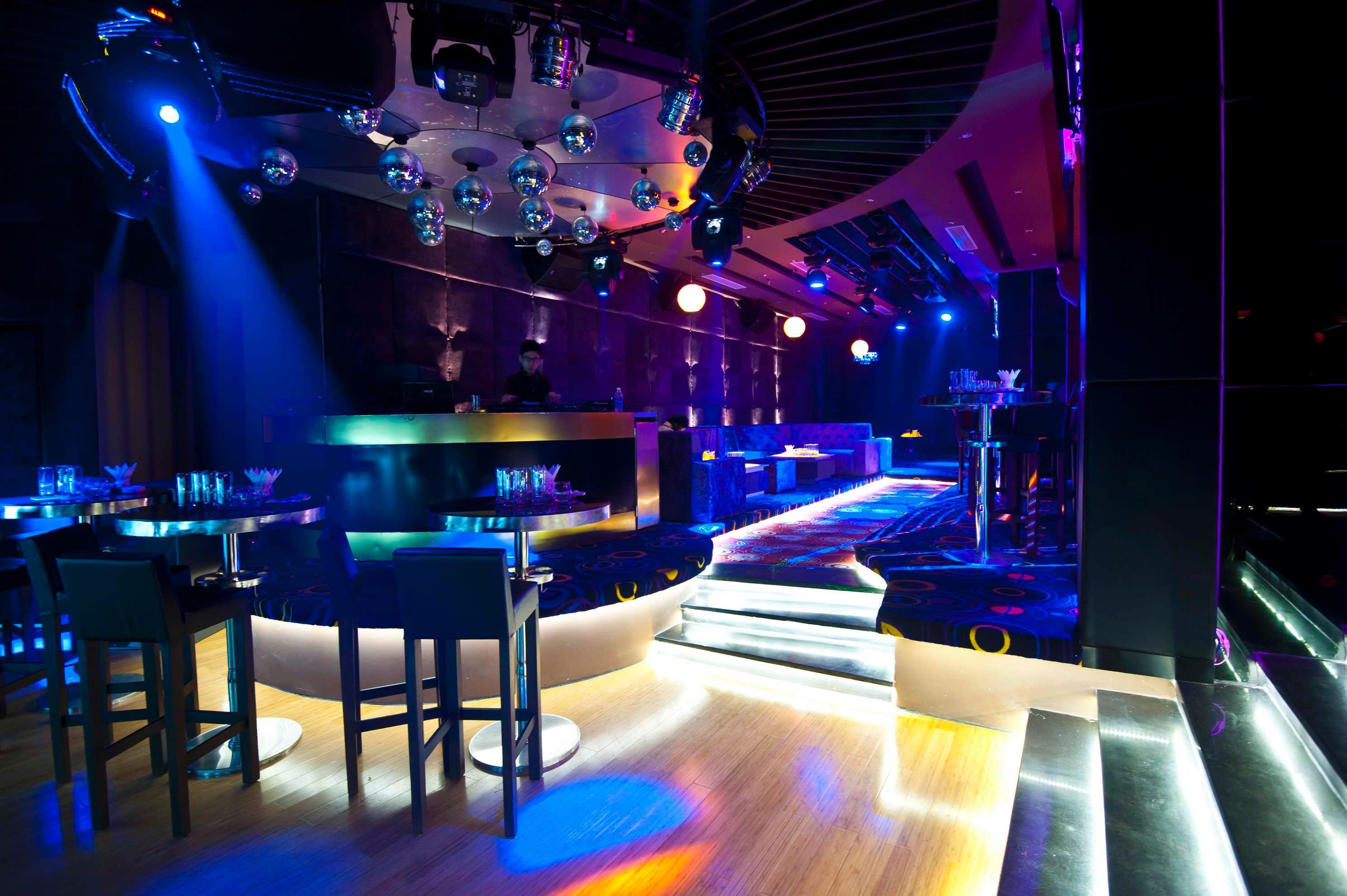 Melia Hanoi Exteriör bild The interior of the nightclub