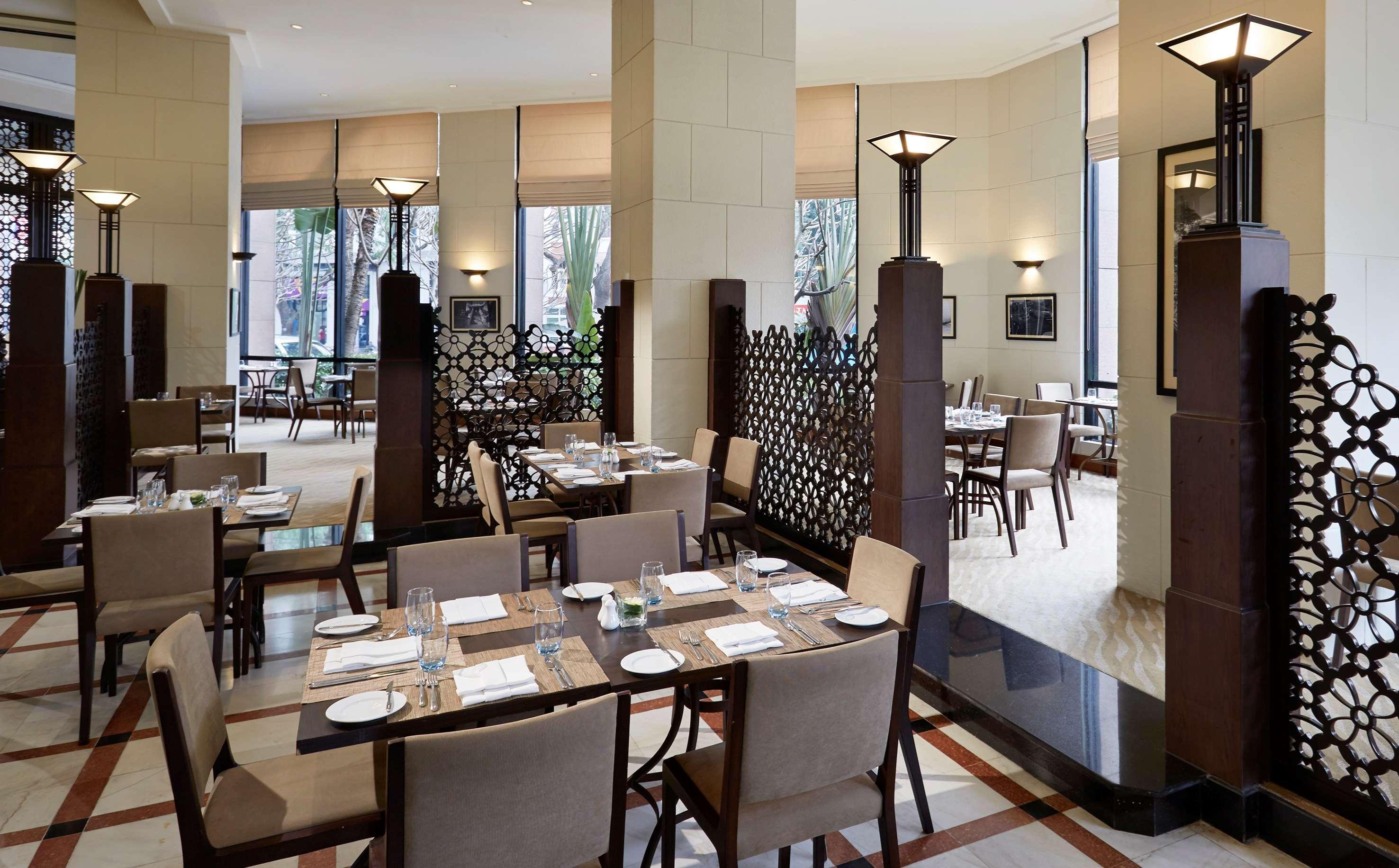 Melia Hanoi Exteriör bild The restaurant