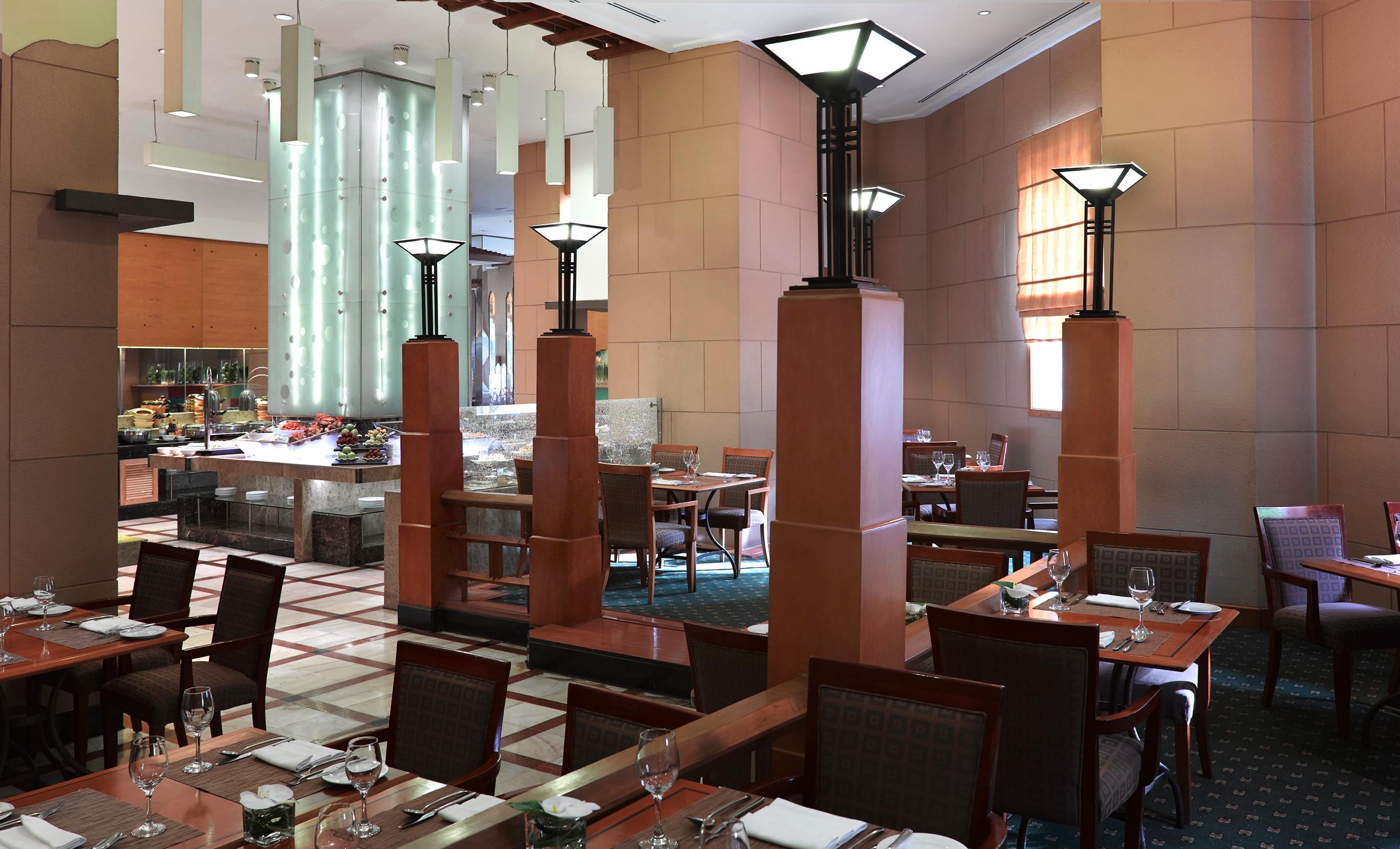 Melia Hanoi Exteriör bild The restaurant