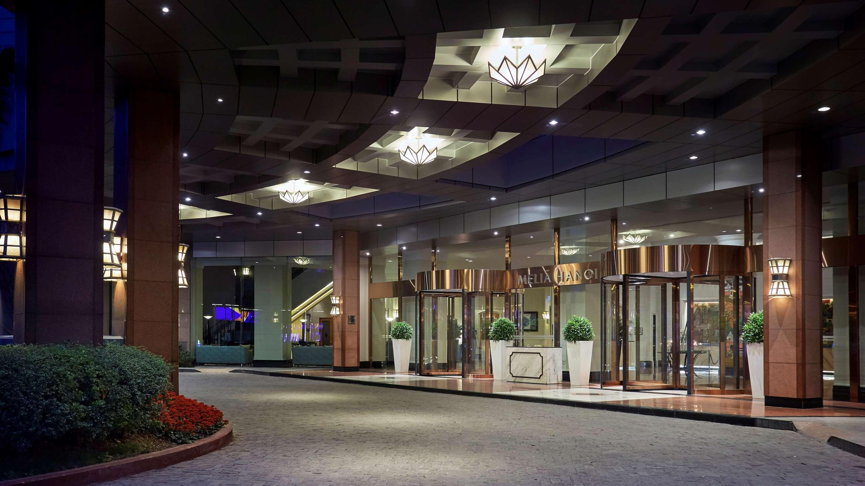 Melia Hanoi Exteriör bild The entrance of the hotel
