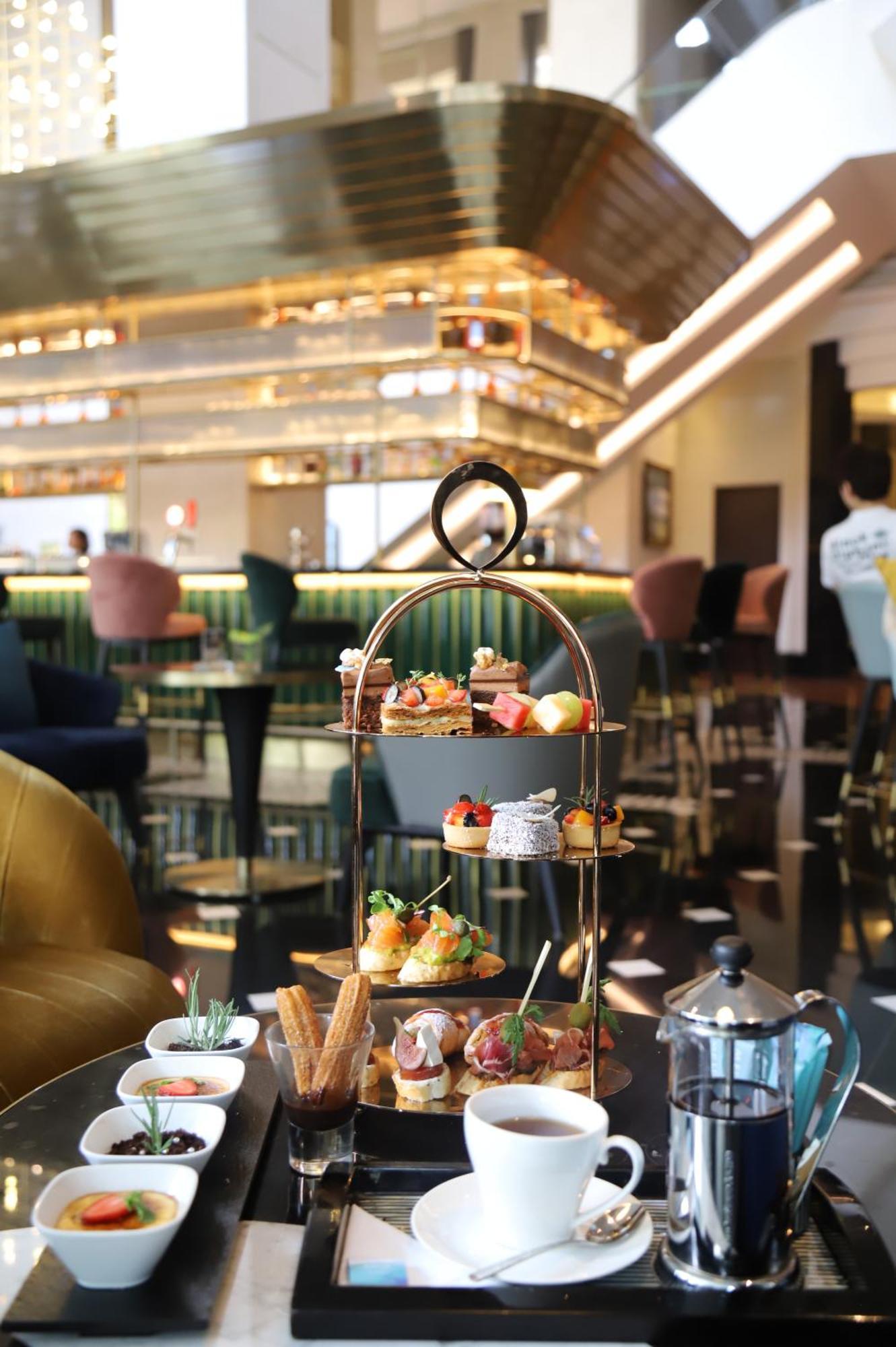 Melia Hanoi Exteriör bild Afternoon tea at the lounge